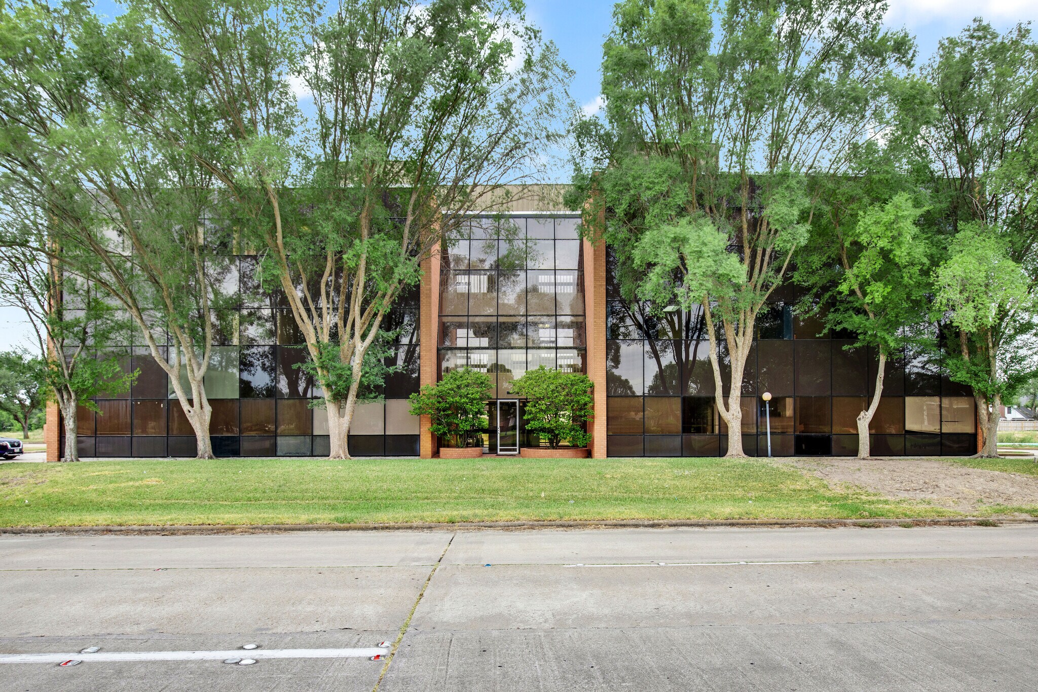 11455 Fallbrook Dr, Houston, TX for sale Primary Photo- Image 1 of 1