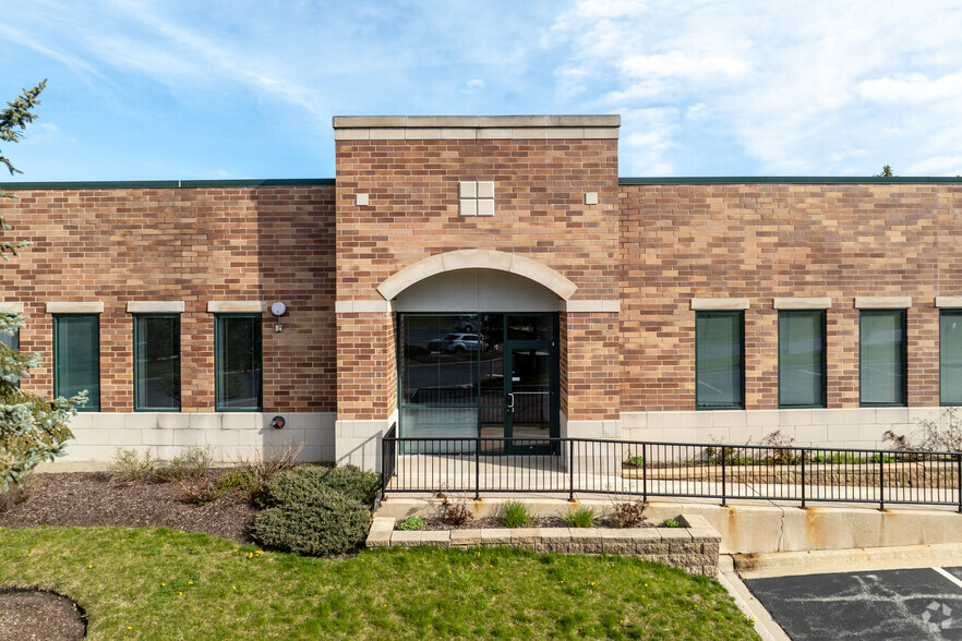 2357 Hassell Rd, Hoffman Estates, IL for lease - Building Photo - Image 3 of 4