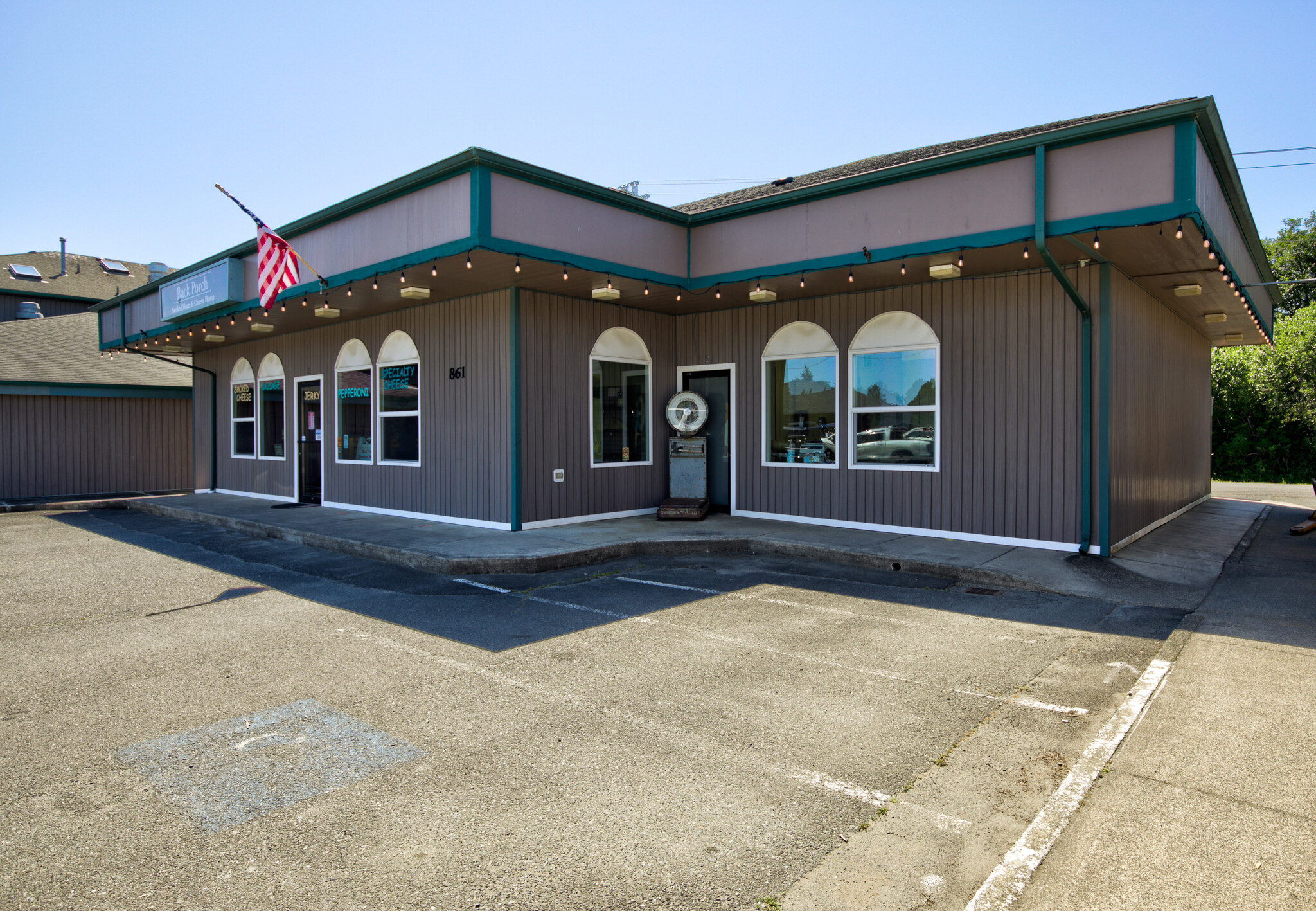 861 Point Brown Ave NW, Ocean Shores, WA for sale Primary Photo- Image 1 of 1