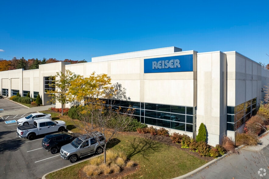 1549 Yorkton Ct, Burlington, ON for lease - Building Photo - Image 2 of 5