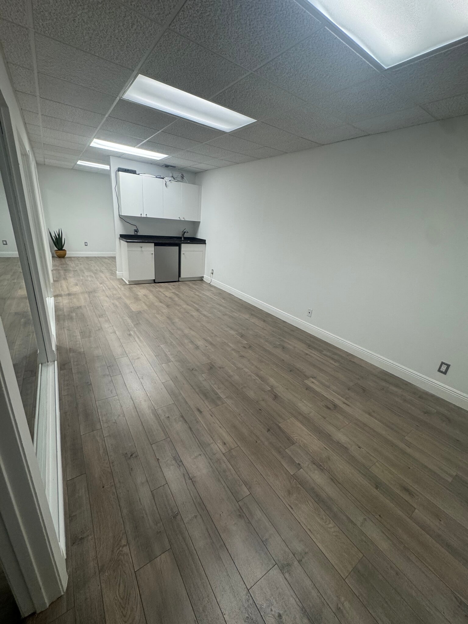 25 Seabreeze Ave, Delray Beach, FL for lease Interior Photo- Image 1 of 6