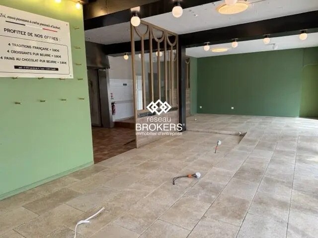 Retail in L'ISLE-SUR-LA-SORGUE for lease - Interior Photo - Image 3 of 8