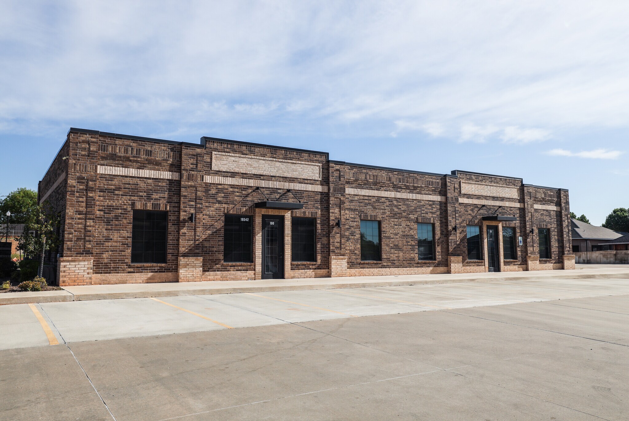 16542 N May Ave, Edmond, OK for lease Building Photo- Image 1 of 3
