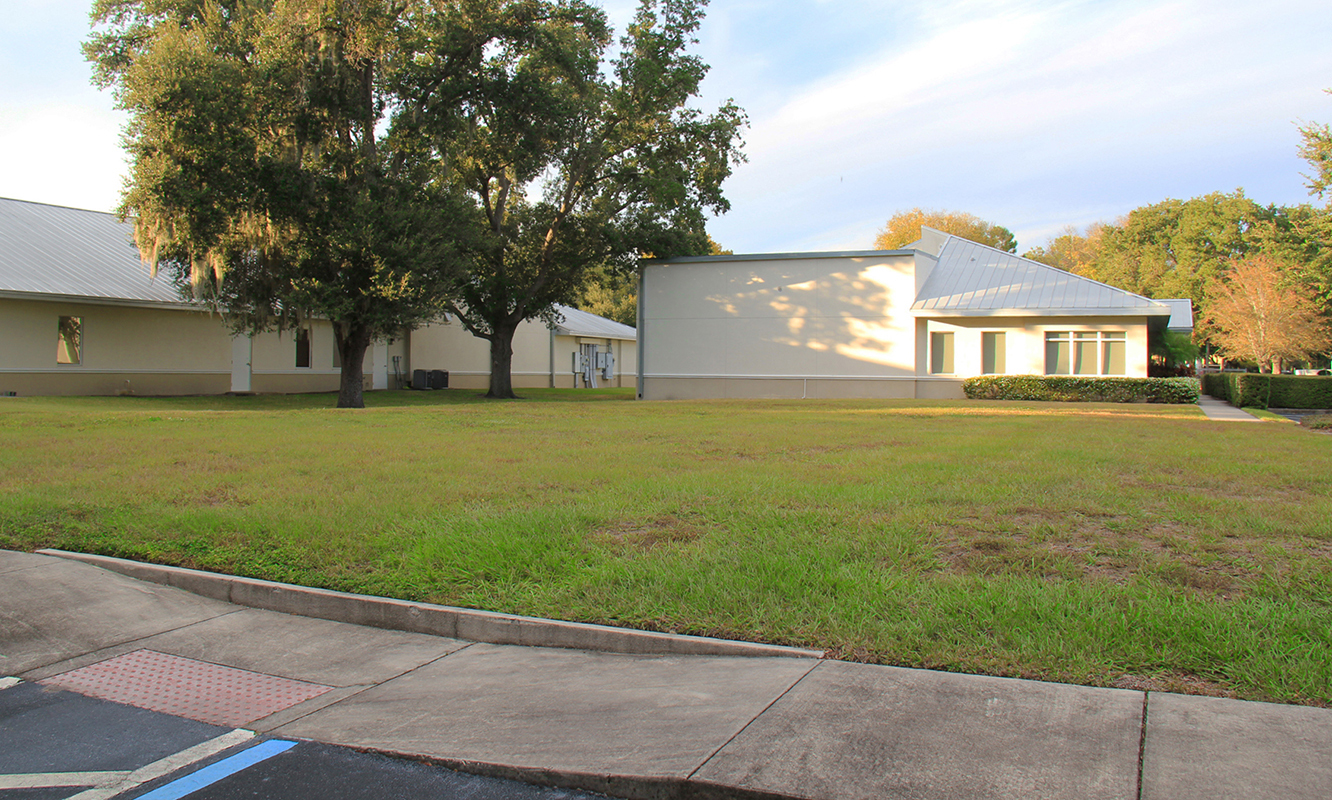 5941-5943 Webb Rd, Tampa, FL for lease Building Photo- Image 1 of 6