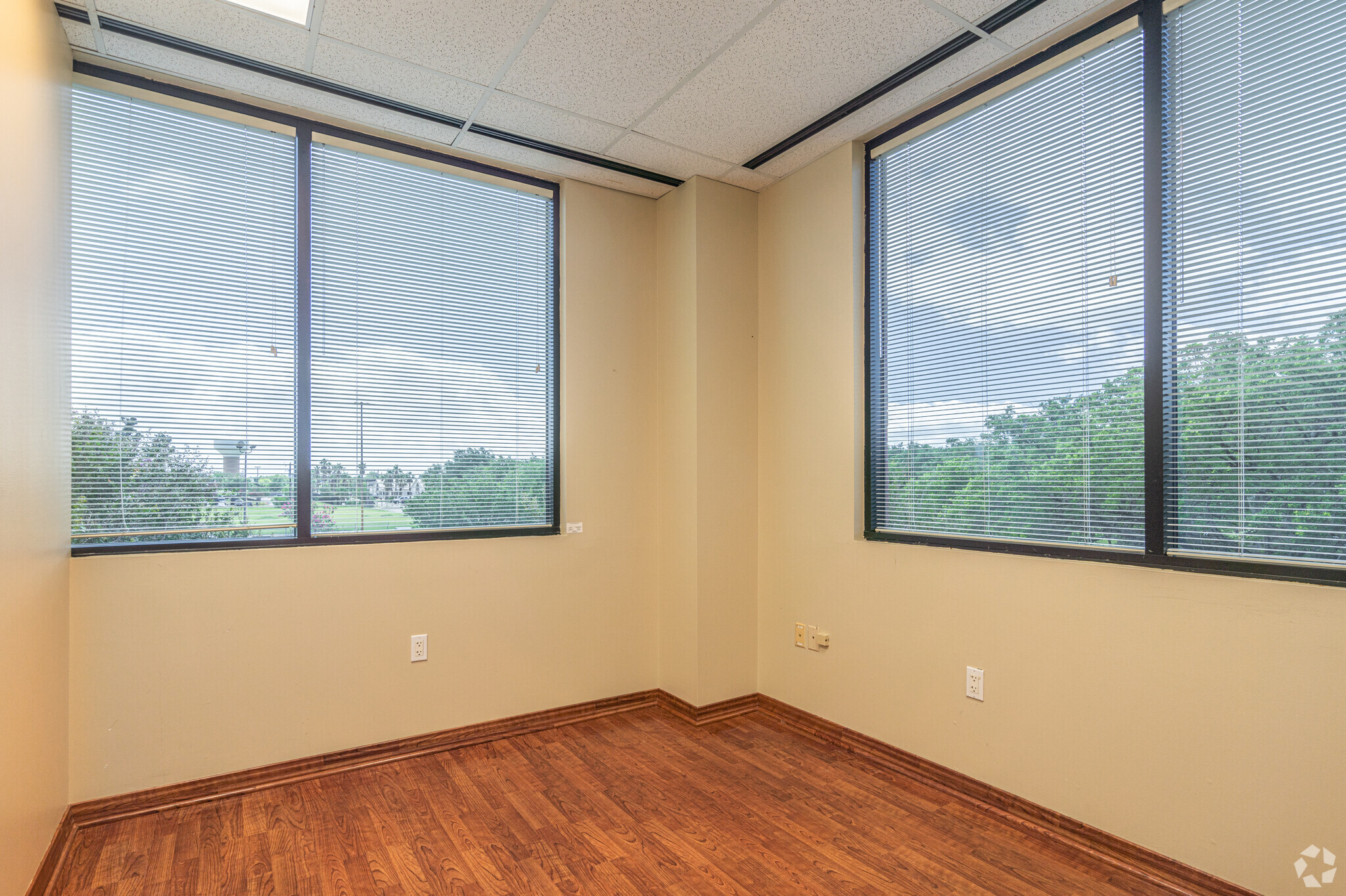 3333 Bayshore Blvd, Pasadena, TX for lease Interior Photo- Image 1 of 4