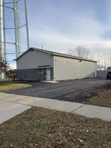 928 N Broadway, Green Bay, WI for lease - Building Photo - Image 2 of 7