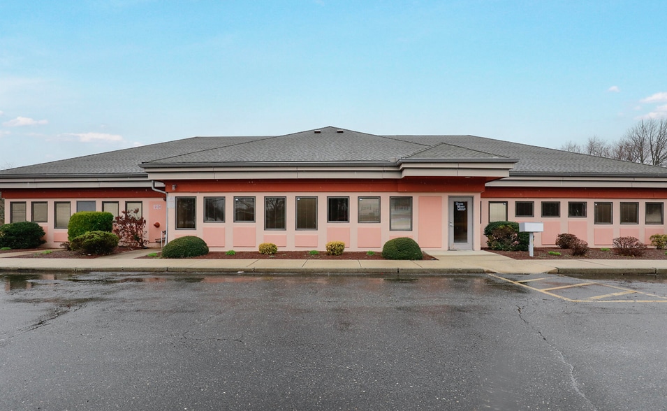 501 Iron Bridge Rd, Freehold, NJ for sale - Primary Photo - Image 1 of 4