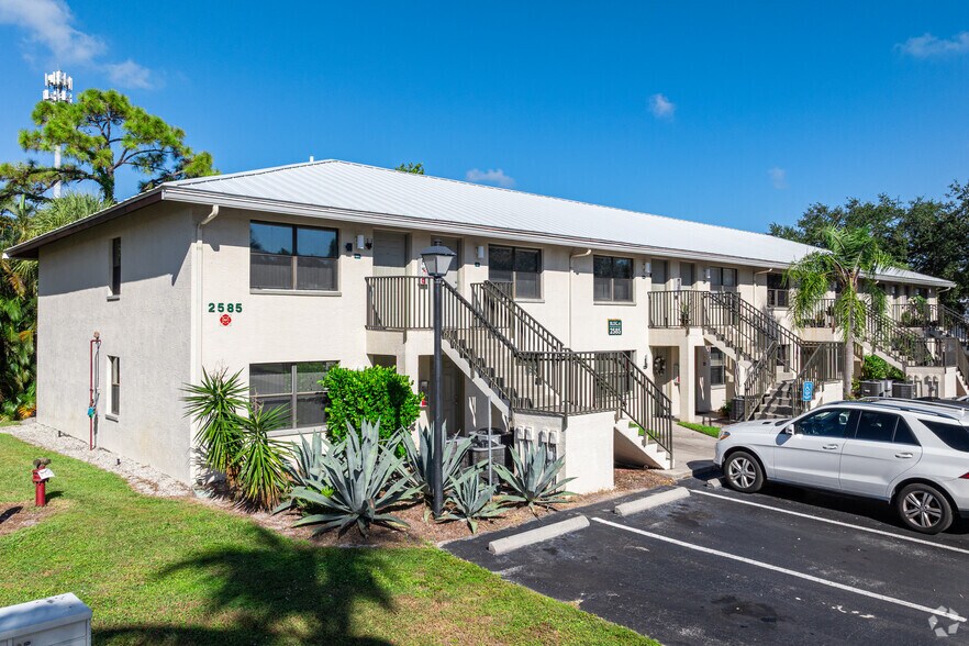 2580 Wild Pines Ln, Naples, FL for sale - Primary Photo - Image 1 of 1