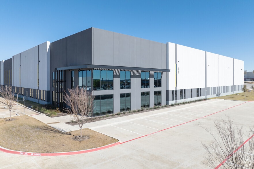3101 NW Centre Drive, Fort Worth, TX for lease - Building Photo - Image 3 of 8