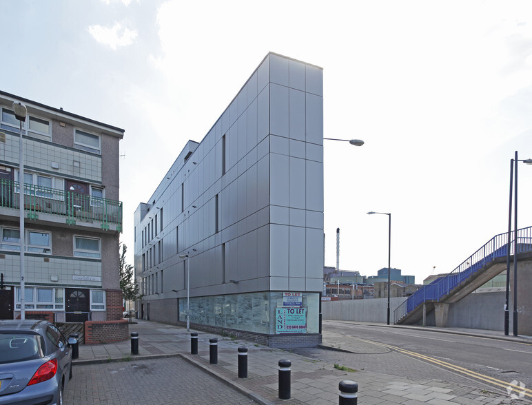 2-4 Connaught Rd, London for lease - Building Photo - Image 2 of 4