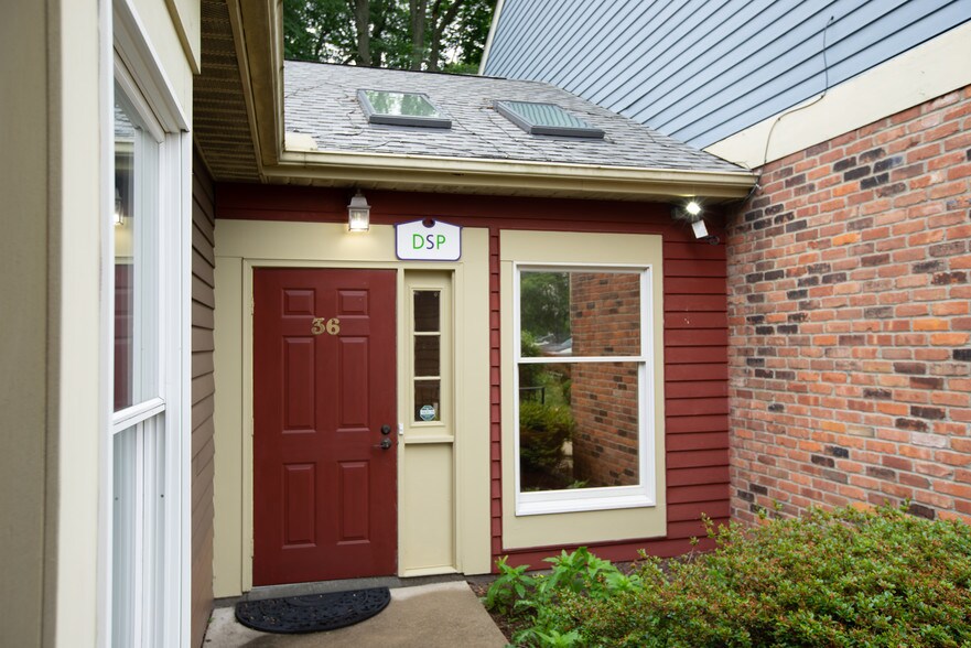 36 Munroe Falls Ave, Munroe Falls, OH 44262