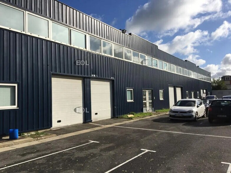 Flex in Chilly-Mazarin for lease - Building Photo - Image 1 of 14