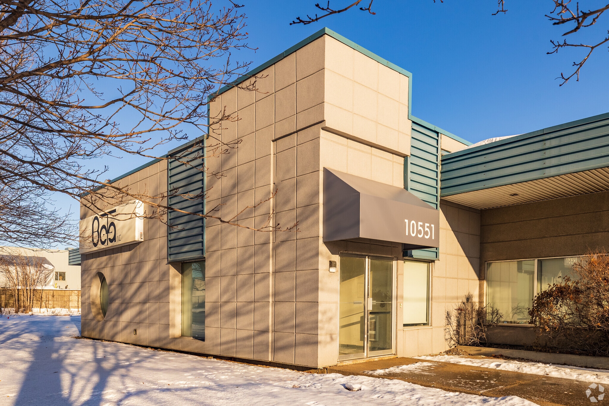 10551 Boul Ray-Lawson, Montréal, QC for lease Primary Photo- Image 1 of 5