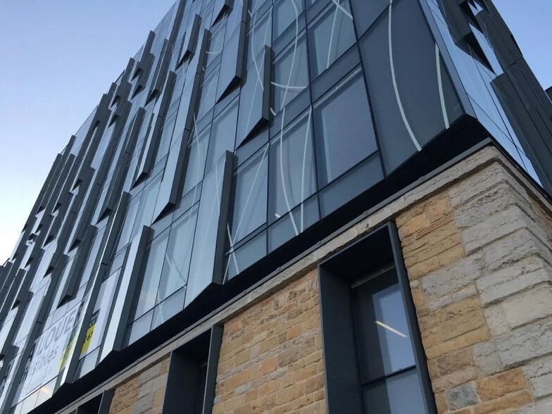 Office in Lyon for lease - Building Photo - Image 3 of 45