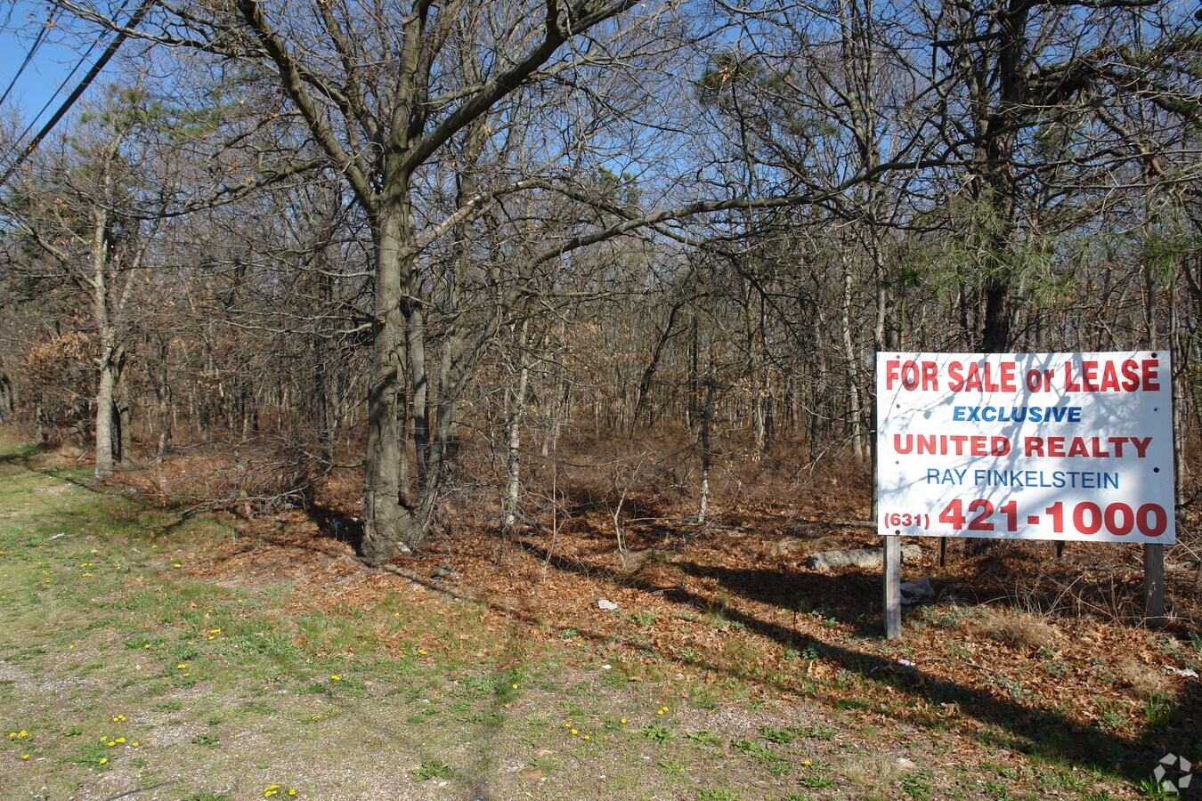 Lincoln Ave, Holbrook, NY 11741