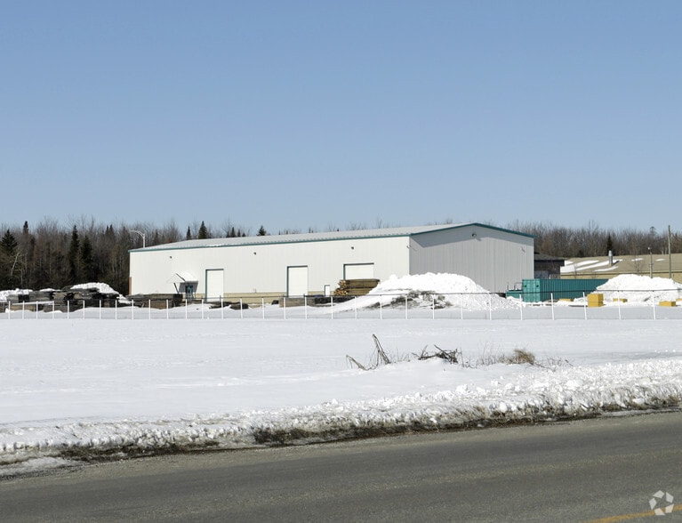 550 Rue J.-Oswald-Forest, St-Roch-de-L'achigan, QC for sale - Building Photo - Image 2 of 3