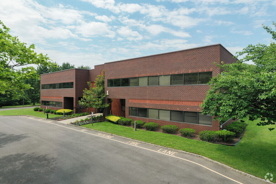 960 Holmdel Rd, Holmdel, NJ for lease - Building Photo - Image 1 of 9