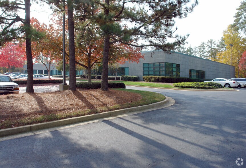 3100 Northwoods Pl, Peachtree Corners, GA for lease - Building Photo - Image 1 of 4