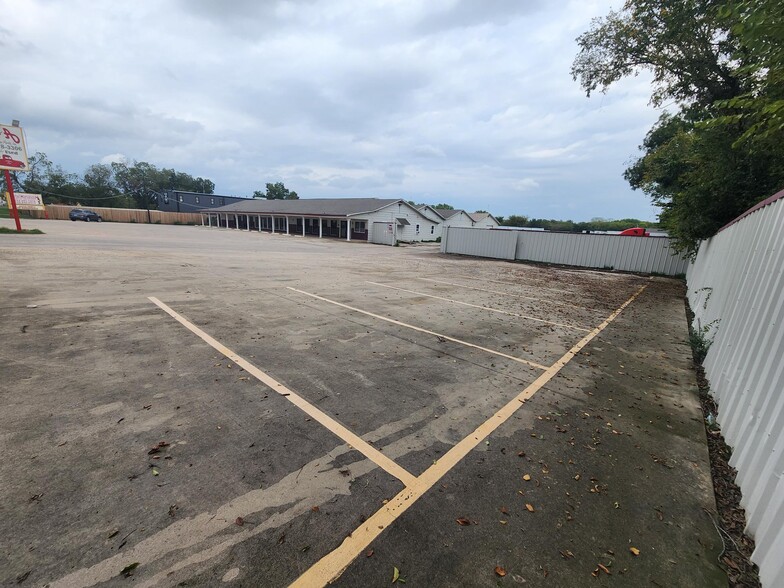 732 W Kennedale Pky, Kennedale, TX for lease - Building Photo - Image 3 of 9
