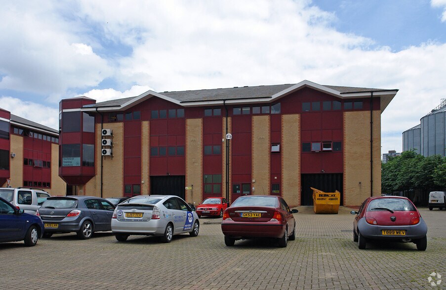 Neptune Way, Rochester for sale - Primary Photo - Image 1 of 1