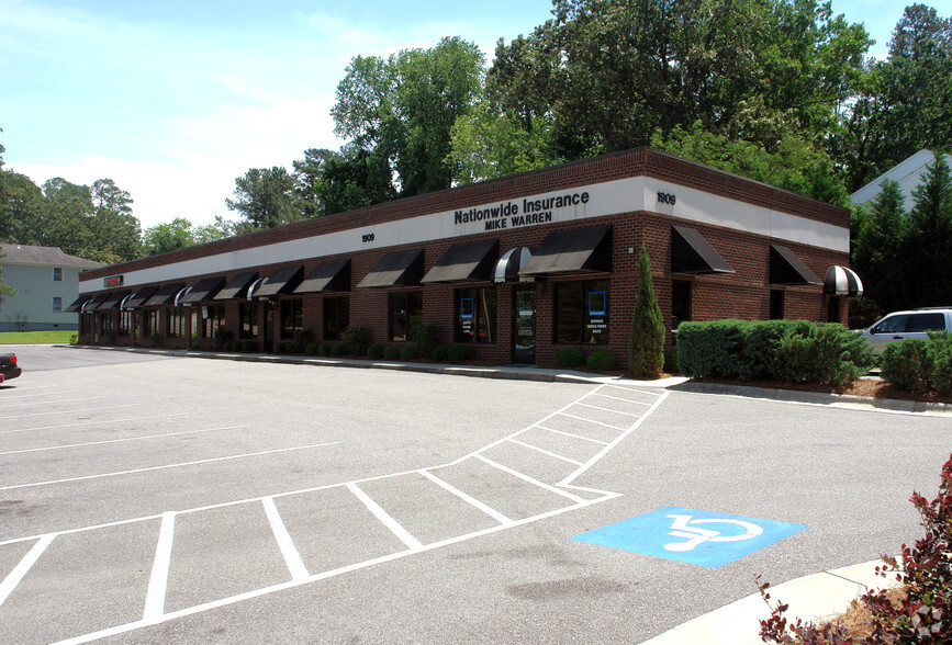 1905-1909 Bragg Blvd, Fayetteville, NC for lease - Primary Photo - Image 1 of 1