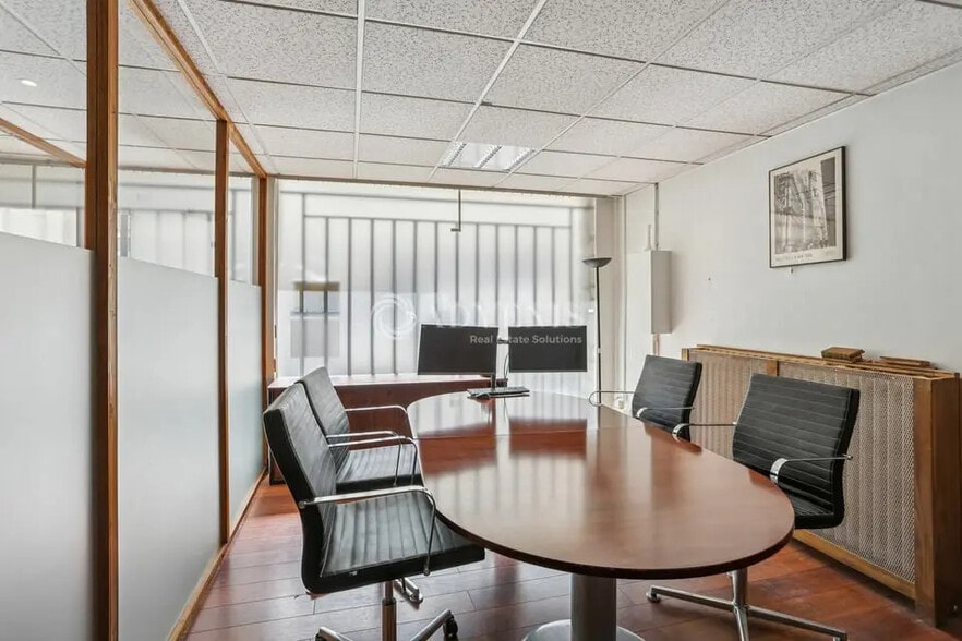 Office in Paris for lease - Interior Photo - Image 3 of 5