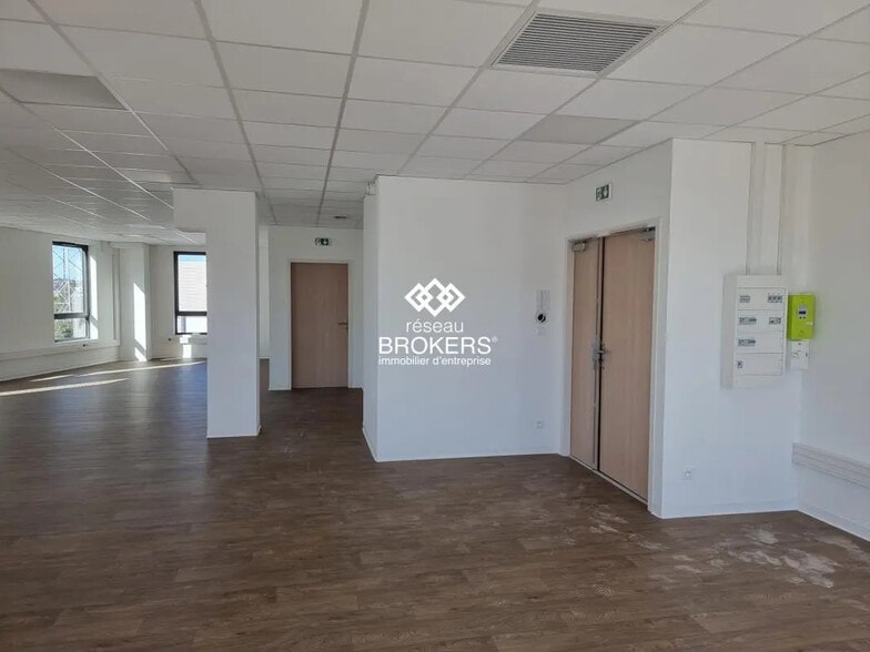 Office in Montpellier for lease - Building Photo - Image 3 of 11