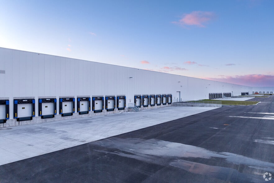 1075 Boul Bd Gérard-Cadieux, Salaberry-de-valleyfield, QC for lease - Building Photo - Image 2 of 6