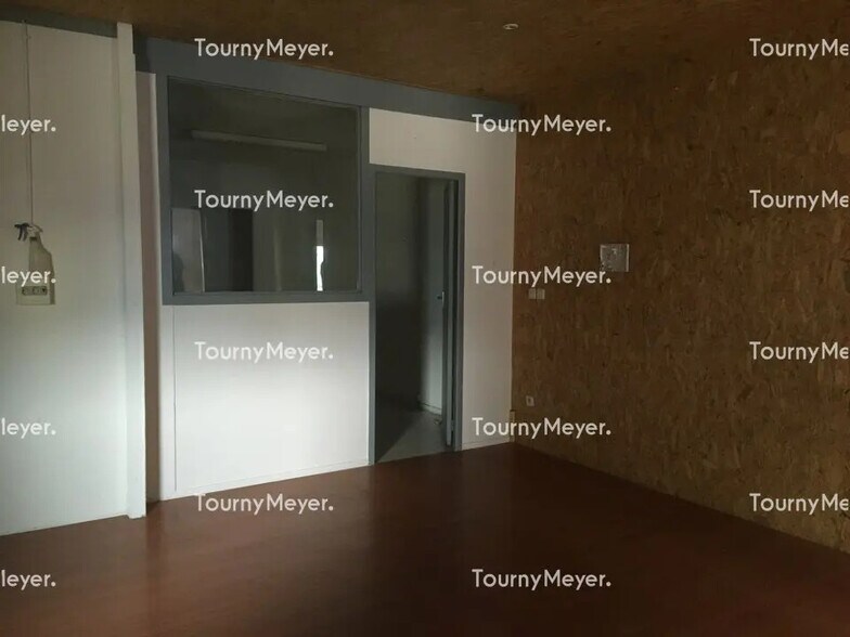 Flex in Mérignac for lease - Interior Photo - Image 2 of 4