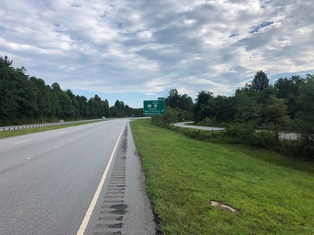 110 Laurel Acres Ln, Flat Rock, NC for lease - Building Photo - Image 2 of 3