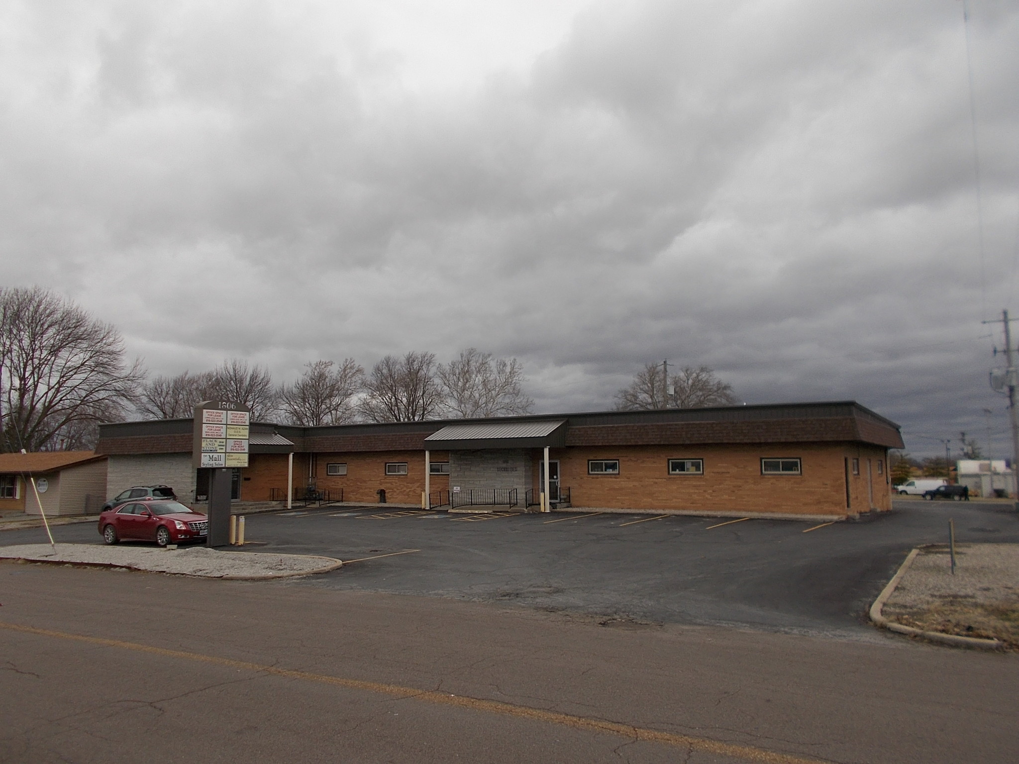 1806 W 11th St, Sedalia, MO for lease Other- Image 1 of 2