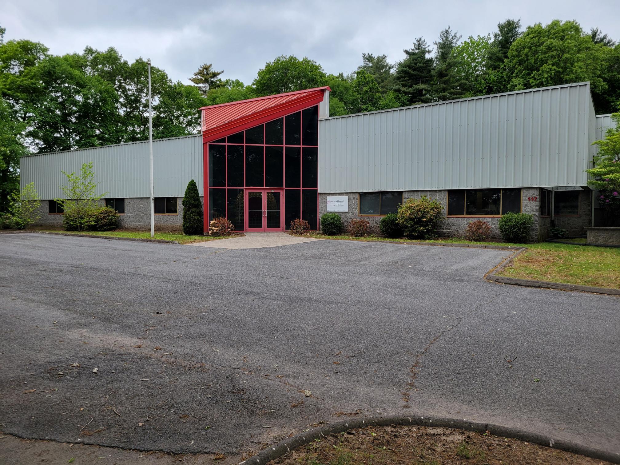 117 W Dudley Town Rd, Bloomfield, CT for lease Building Photo- Image 1 of 10