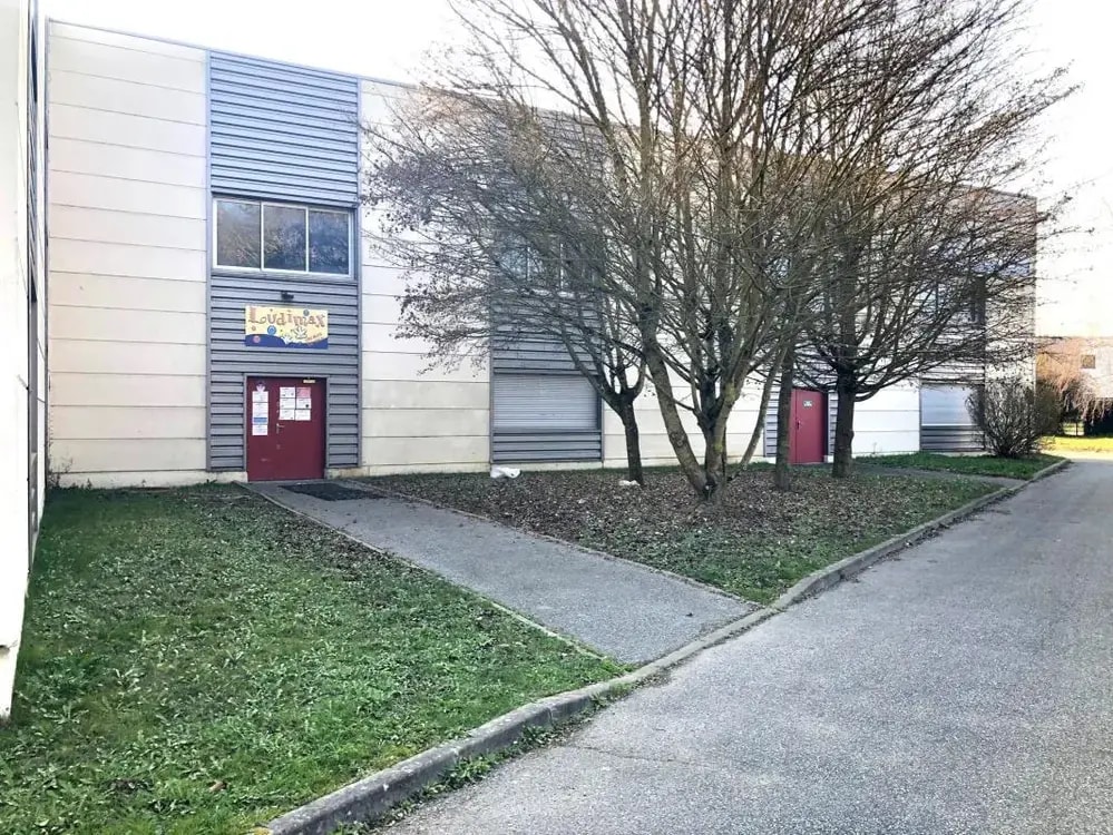 Industrial in Villepreux for lease Building Photo- Image 1 of 1