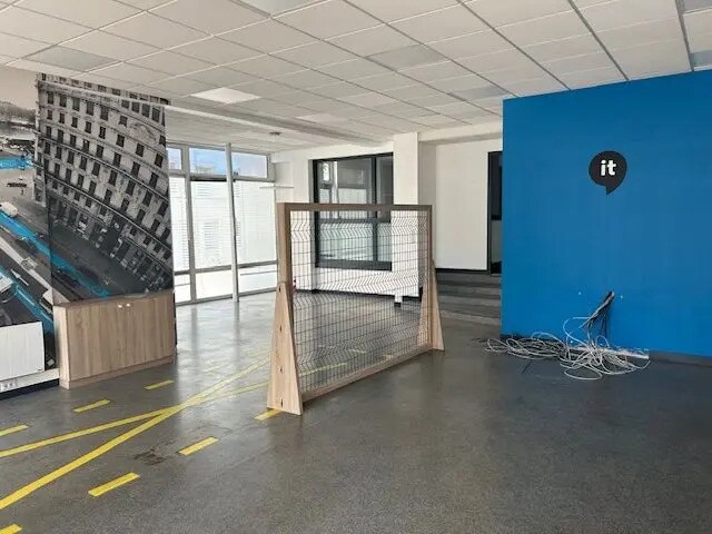 Office in Lyon for sale - Interior Photo - Image 2 of 6