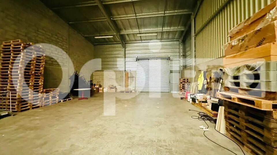 Flex in SAINT-JEAN-D'ILLAC for sale - Interior Photo - Image 1 of 4