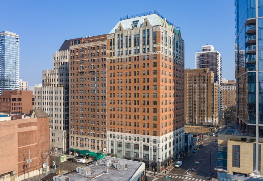 1150 N State St, Chicago, IL for lease - Primary Photo - Image 1 of 5
