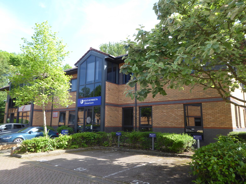 Banbury Business Park, Adderbury Way, Banbury for lease - Primary Photo - Image 1 of 1