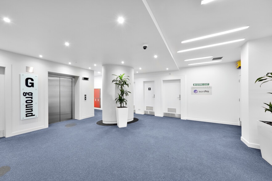 15 Links Pl, Edinburgh for lease - Interior Photo - Image 2 of 4