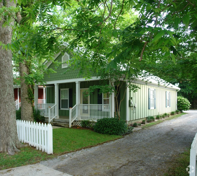713 Belrose Ave, Daphne, AL for sale - Primary Photo - Image 1 of 1