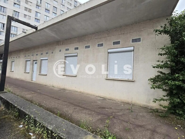 Office in Longjumeau for sale - Building Photo - Image 1 of 7