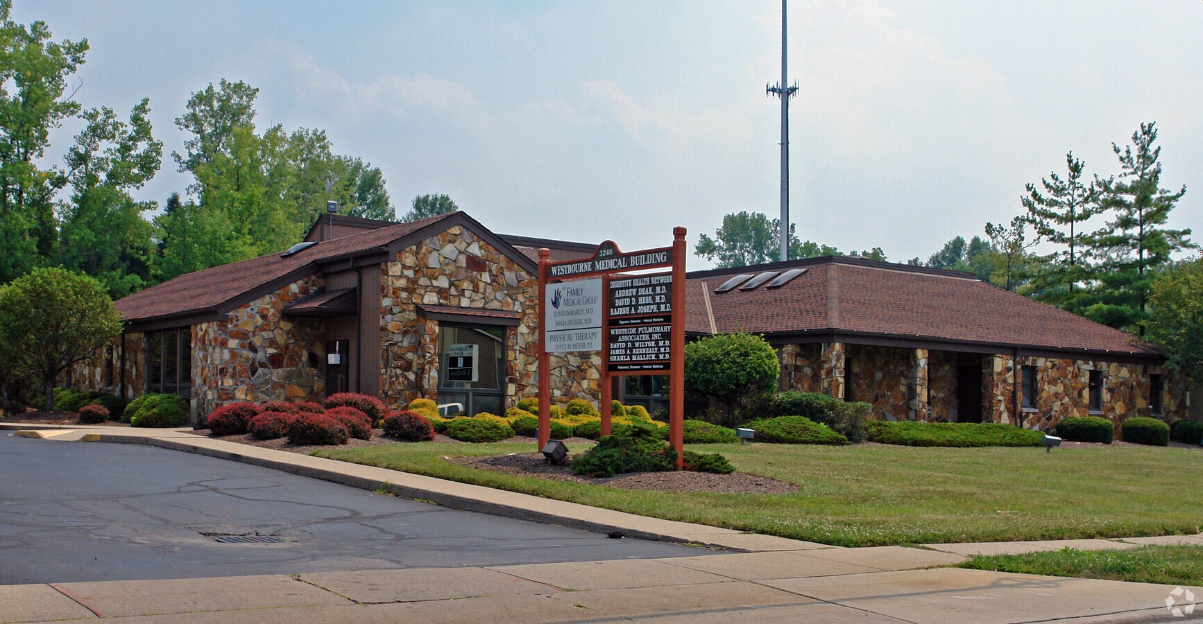 3248 Westbourne Dr, Cincinnati, OH 45248