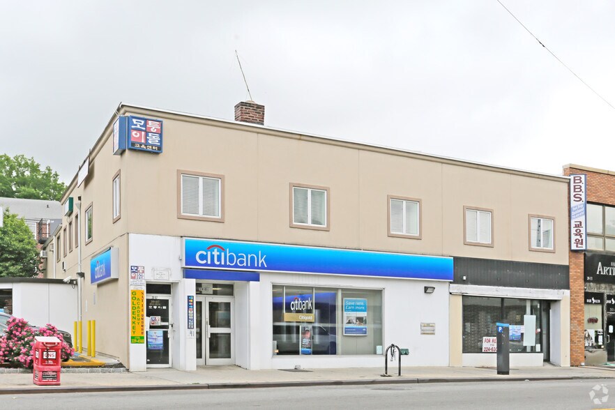 3907 Bell Blvd, Bayside, NY for sale - Primary Photo - Image 1 of 1
