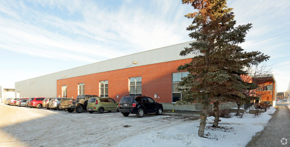 10550 107th St NW, Edmonton, AB for lease - Building Photo - Image 2 of 4