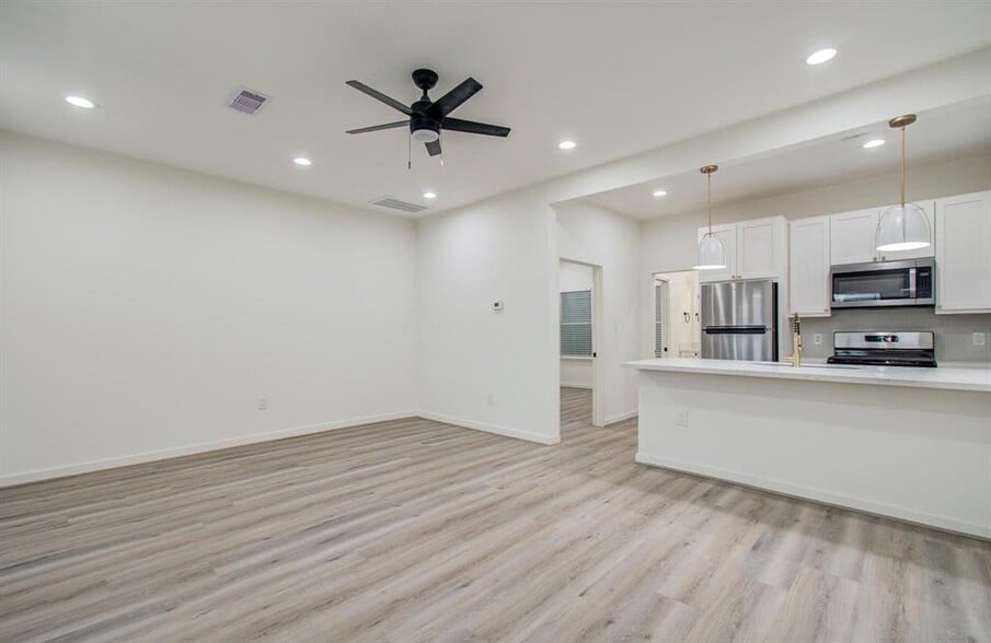4006 Navigation Blvd, Houston, TX for lease - Building Photo - Image 3 of 21