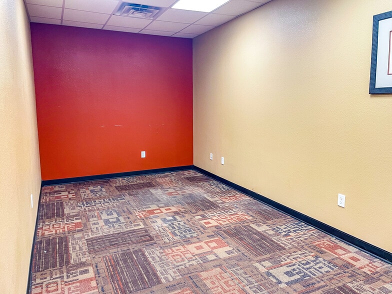 415 Old Highway 90 W, Vidor, TX for lease - Interior Photo - Image 2 of 8