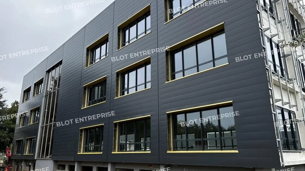 Office in Pacé for sale - Building Photo - Image 2 of 10