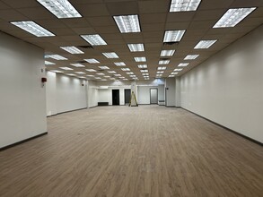 184 Fifth Ave, New York, NY for lease Interior Photo- Image 2 of 3