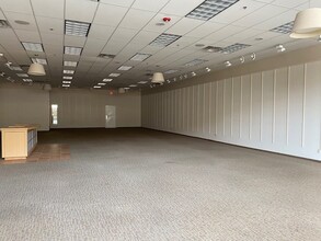 7809-7949 Towne Center Pky, Papillion, NE for lease Interior Photo- Image 2 of 4