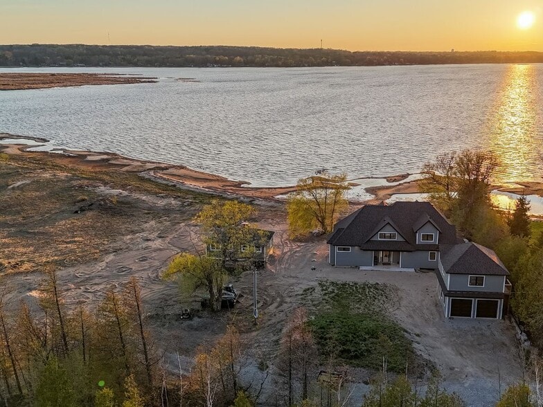 Admiral Resort & Development portfolio of 3 properties for sale on LoopNet.com - Aerial - Image 2 of 13