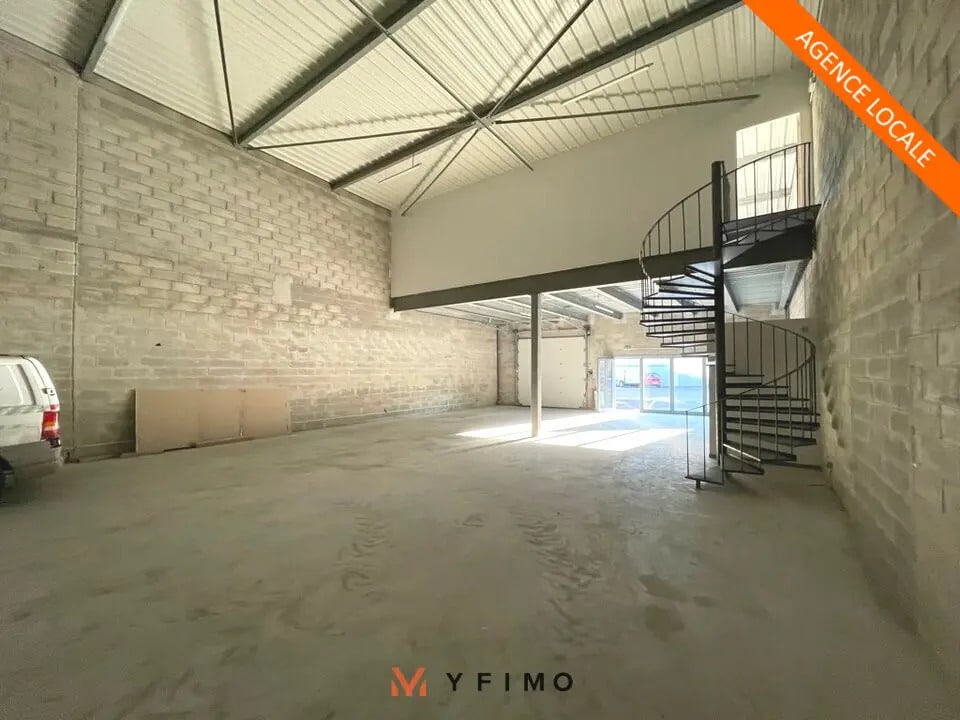 Flex in Boinvilliers for lease Building Photo- Image 1 of 6